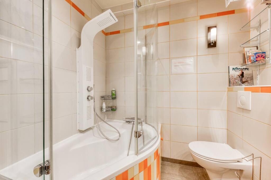 Appartement De Caractere Avec Jardinet Privatif A 1 Min Metro 1, Paris, Disneyland Vincennes Exterior photo